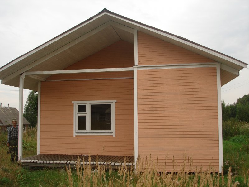 Новый брусовой дом в деревне Можайцы у реки Западная Двина