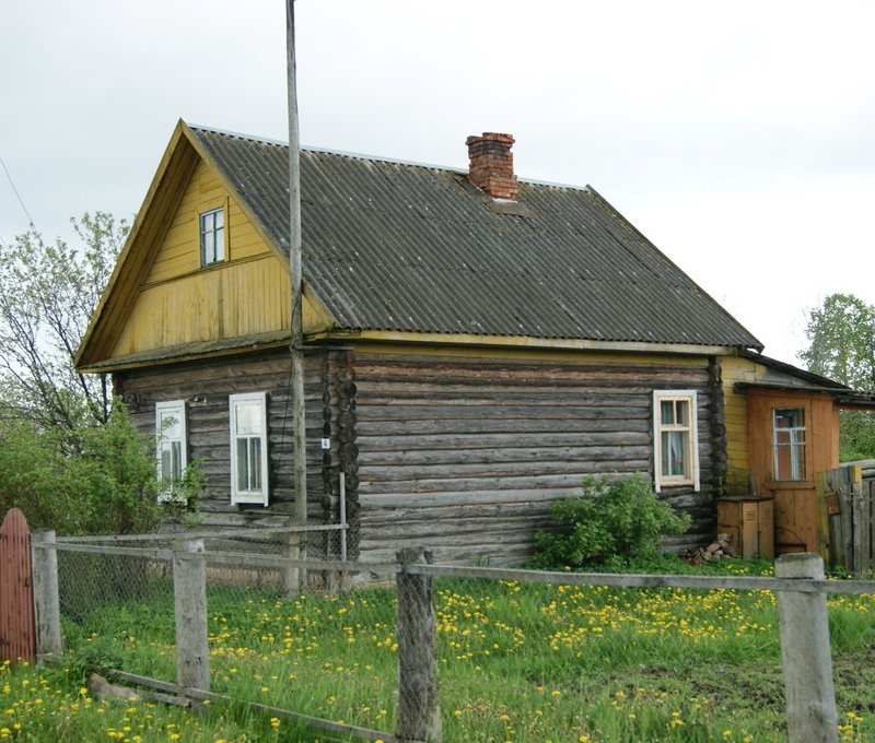 Уютный жилой дом в живописной деревне недалеко от больших  озер